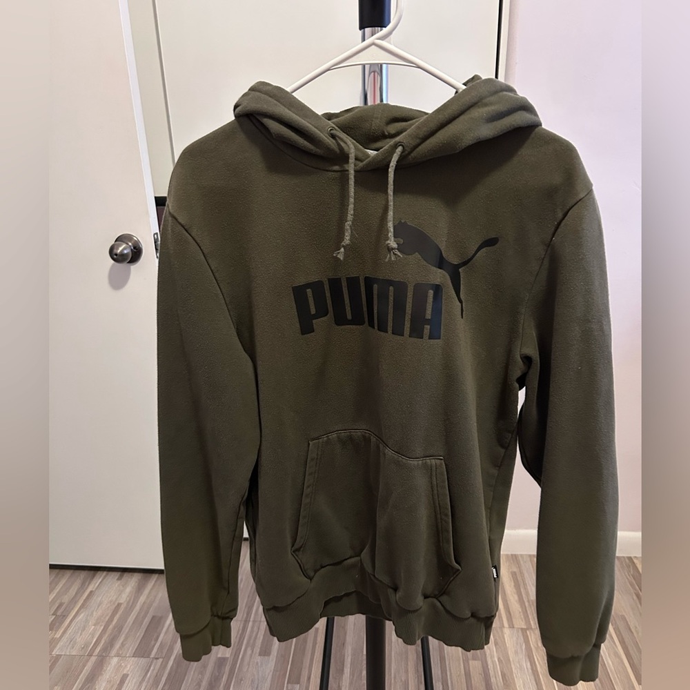 Men’s olive Medium Puma hooded sweatshirt.